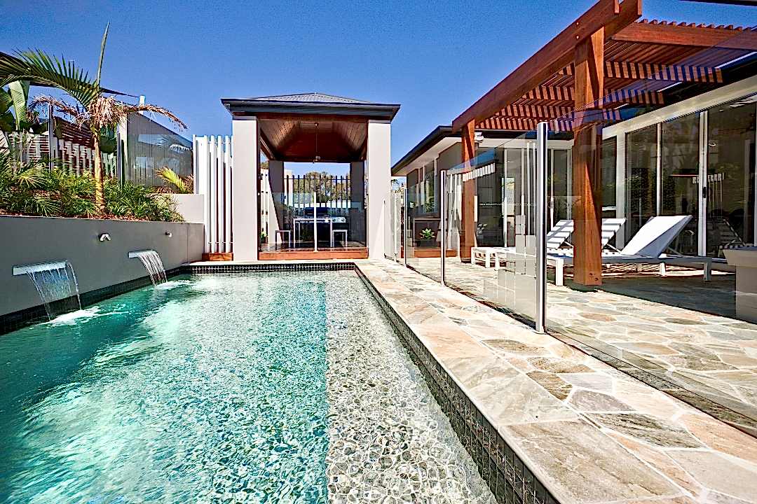How to Choose the Right Pool Fence